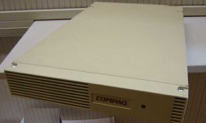 Compaq Fibre Channel (FC) Storage HUB 7 Port, p/n: 234452-001, 234453-001  ()