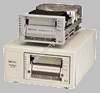 Streamer Hewlett-Packard (HP) SureStore DLT40 C1579A, DLT4000, 20/40GB, external tape backup drive, p/n: C1579-60023  ()