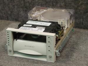 Streamer Quantum TH6AF-HD DLT7000, 35/70GB, Wide SCSI-2 differential internal tape drive  ()