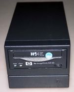 Streamer Hewlett-Packard (HP) Storage Works C5687C DAT40e, DDS4, 20/40GB, 4mm, external tape drive, retail ()